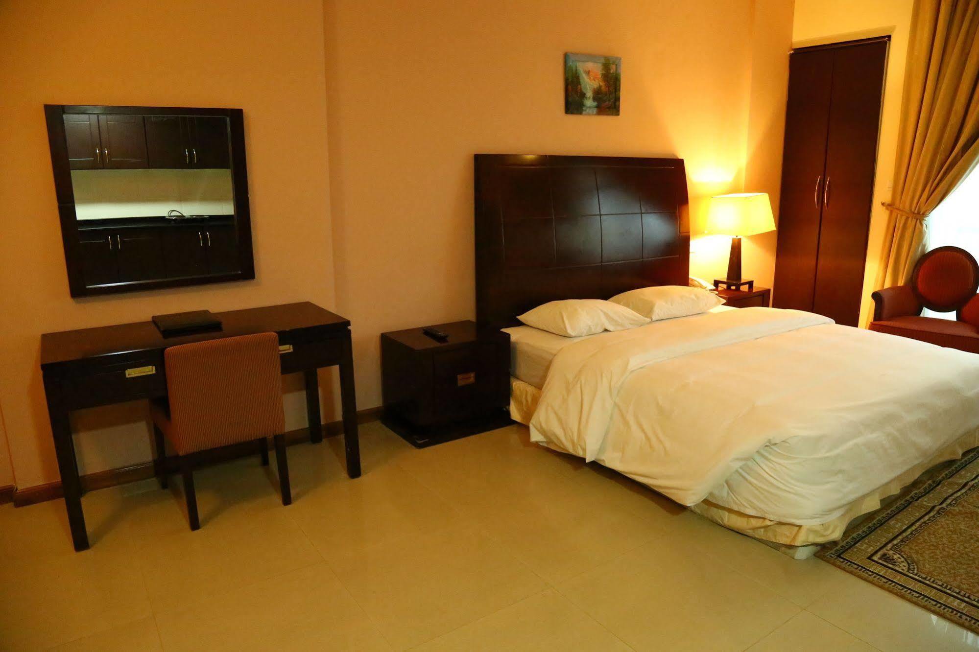 Golden Square Hotel Apartments 迪拜 外观 照片