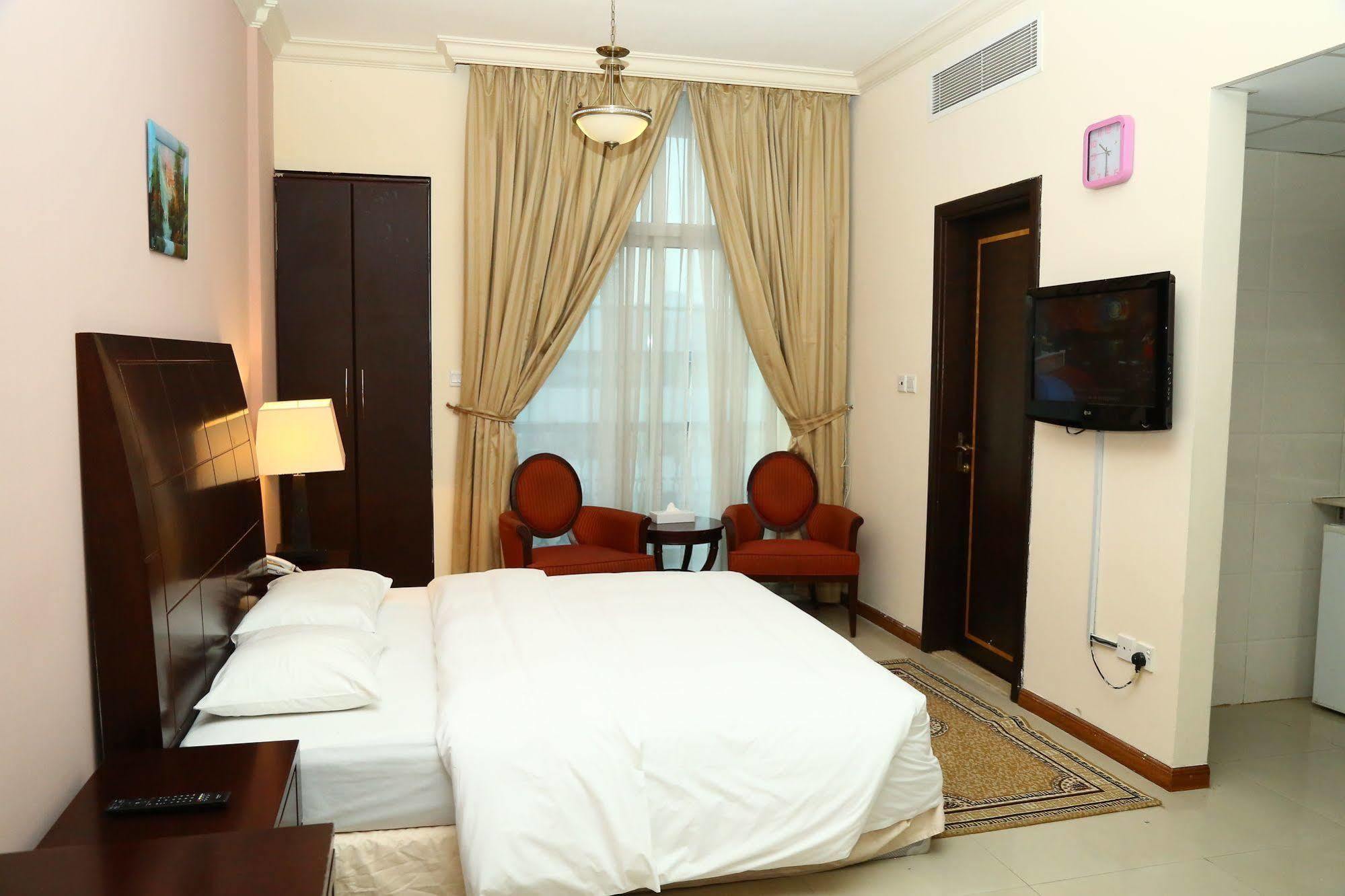 Golden Square Hotel Apartments 迪拜 外观 照片