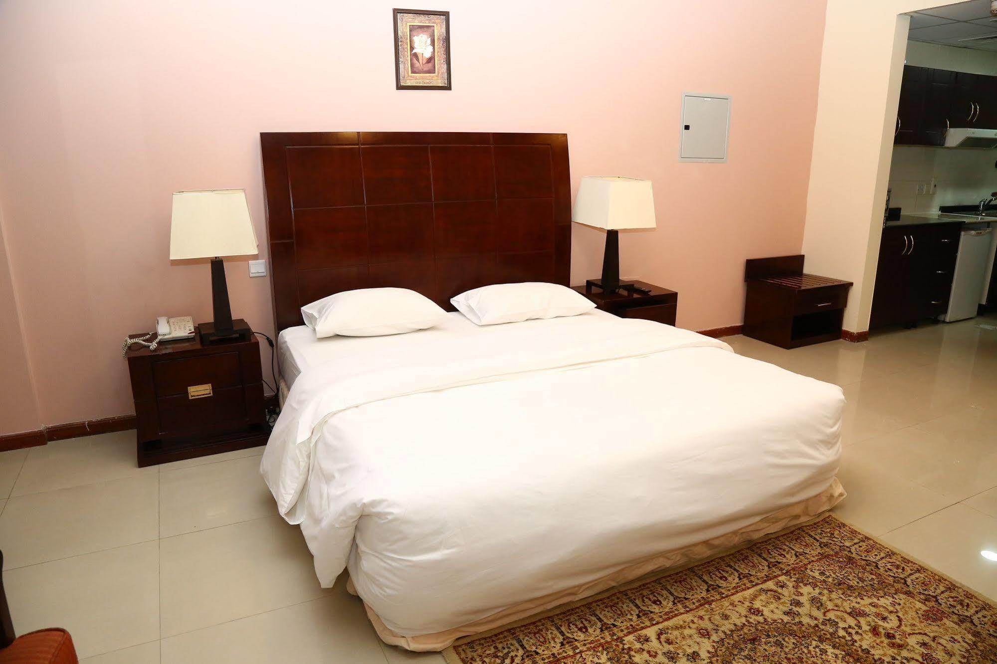 Golden Square Hotel Apartments 迪拜 外观 照片