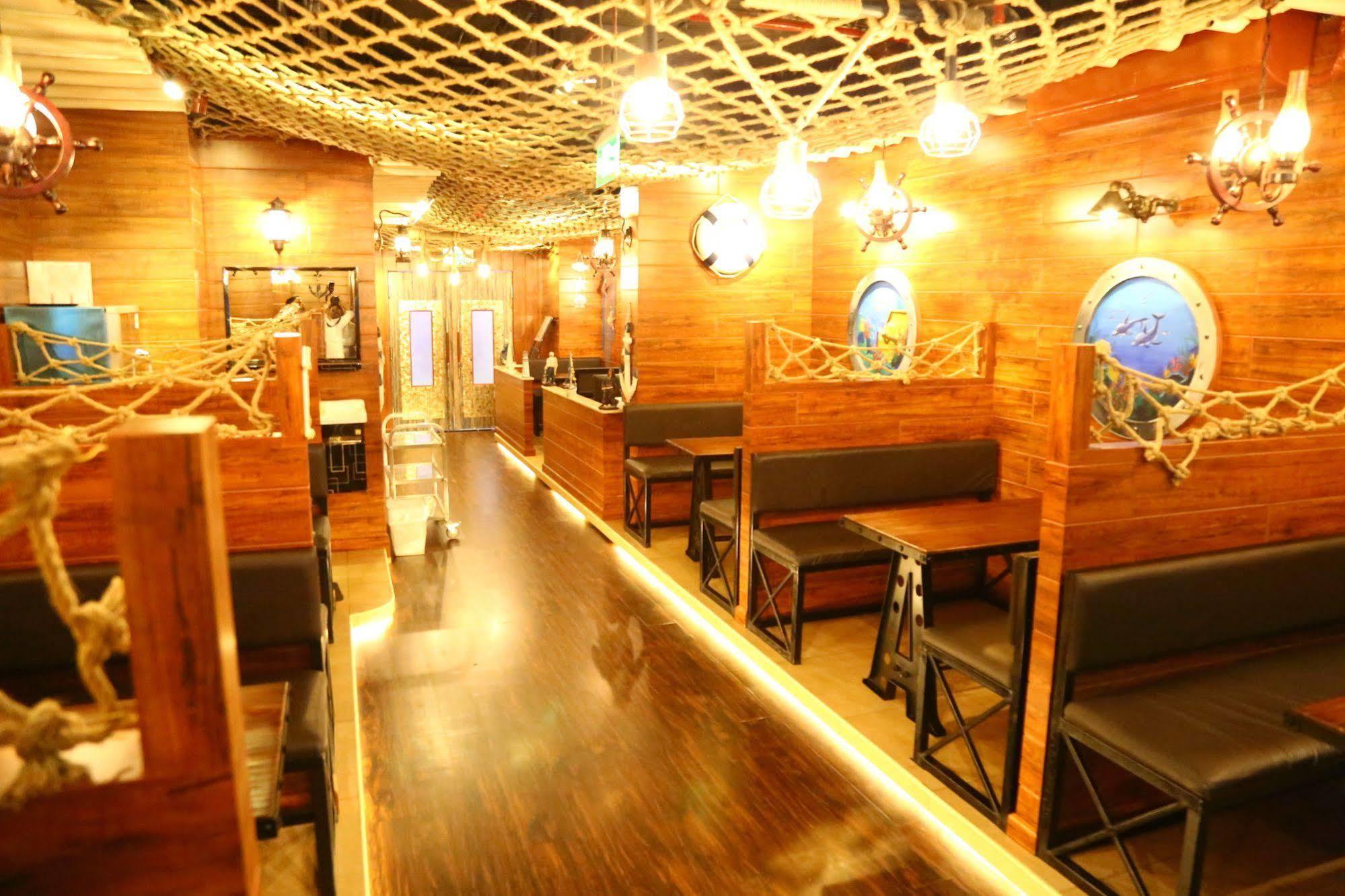 Golden Square Hotel Apartments 迪拜 外观 照片